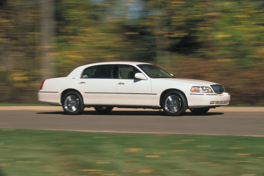  Lincoln Town Car 2003 года  (фото 54 из 68)
